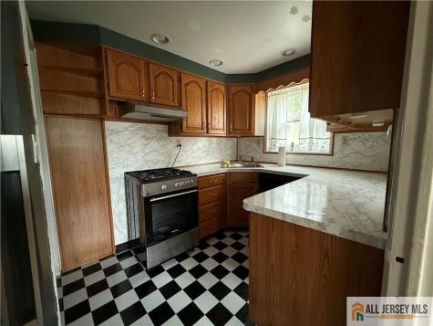 182 Newman Street Metuchen NJ 08840