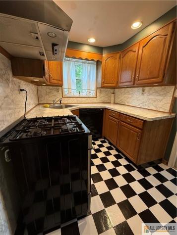182 Newman Street Metuchen NJ 08840