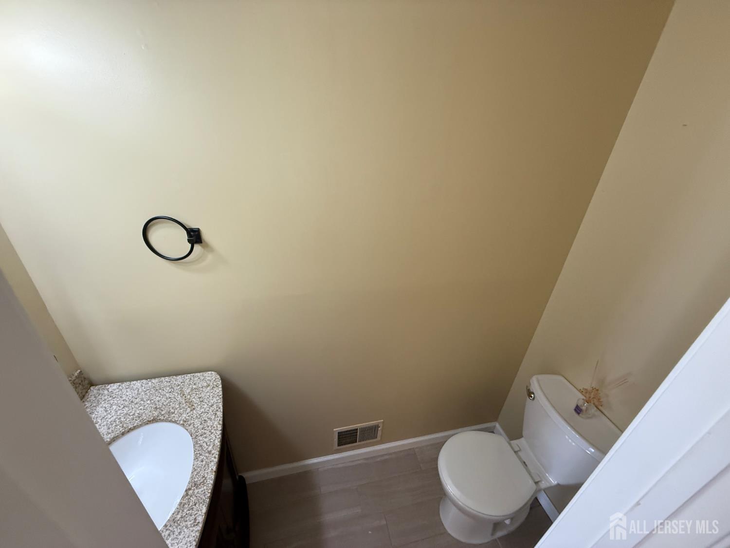 382 Hadleigh Lane North Brunswick NJ 08902
