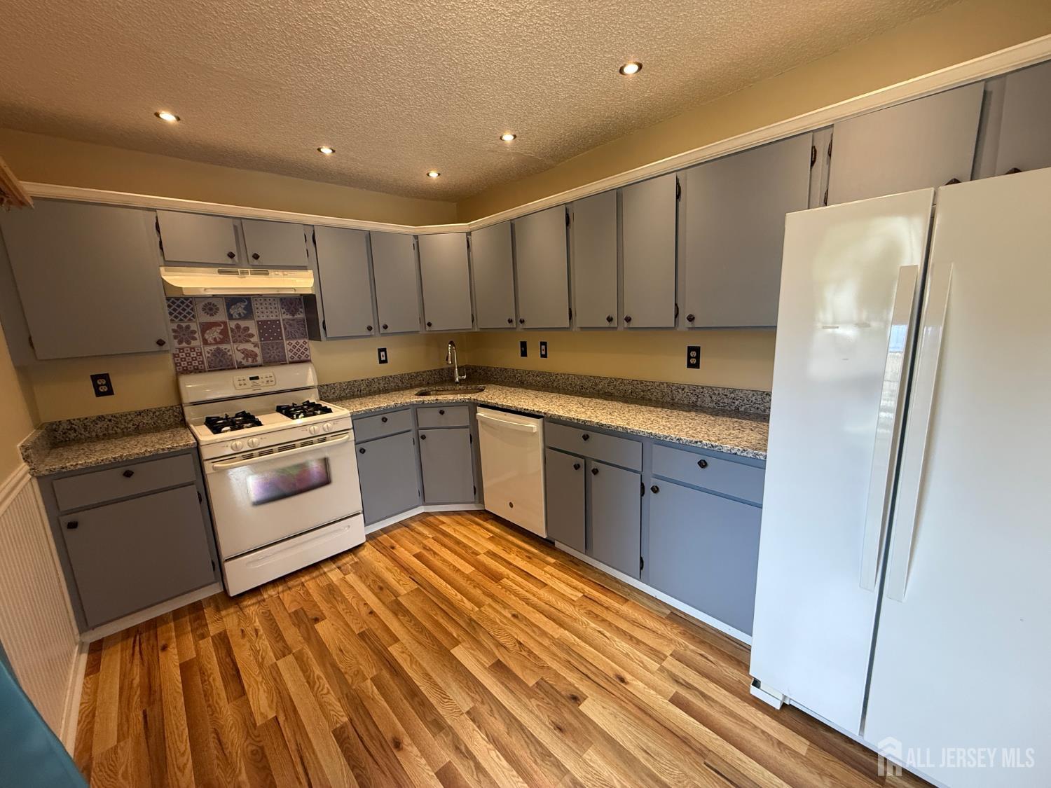 382 Hadleigh Lane North Brunswick NJ 08902