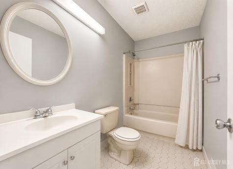482 Danbury Lane East Brunswick NJ 08816