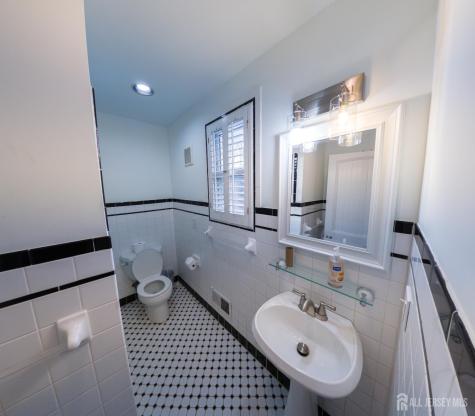 15 Sedgwick Street Jamesburg NJ 08831