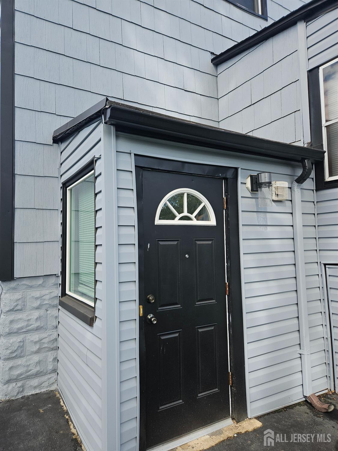 582 Mereline Avenue Avenel NJ 07001