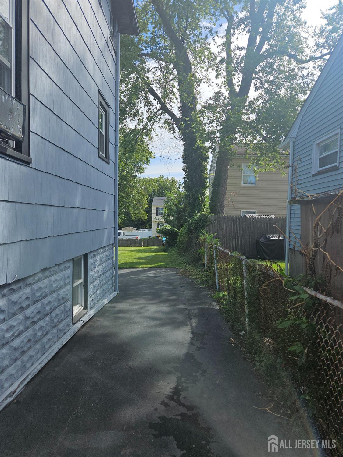 582 Mereline Avenue Avenel NJ 07001