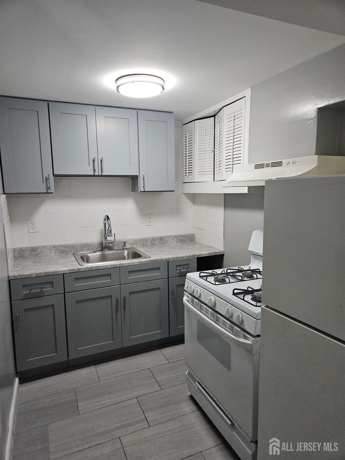 582 Mereline Avenue Avenel NJ 07001