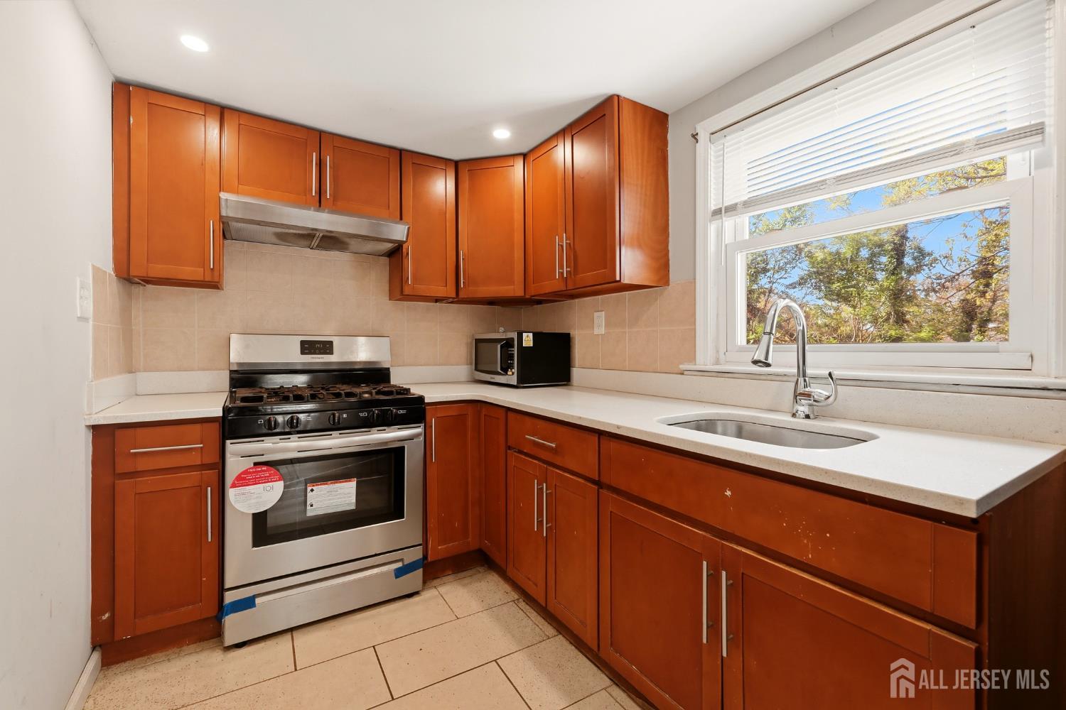 208 S 8th Avenue S Highland Park NJ 08904