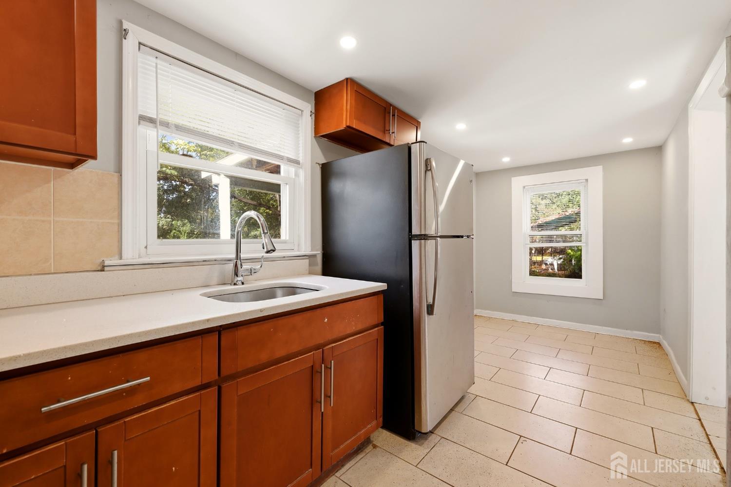 208 S 8th Avenue S Highland Park NJ 08904