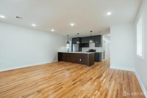 88 Hollywood Avenue East Orange NJ 07018