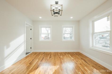 88 Hollywood Avenue East Orange NJ 07018