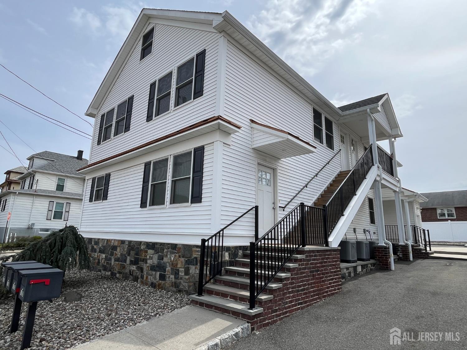 16 E Kupsch Street E Sayreville NJ 08872