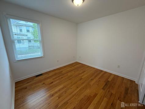 16 E Kupsch Street E Sayreville NJ 08872