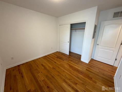 16 E Kupsch Street E Sayreville NJ 08872