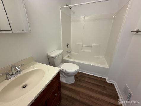 16 E Kupsch Street E Sayreville NJ 08872