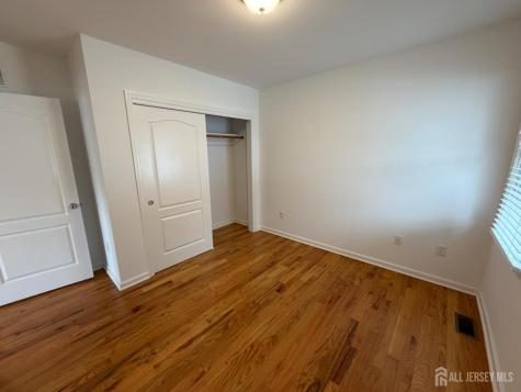 16 E Kupsch Street E Sayreville NJ 08872