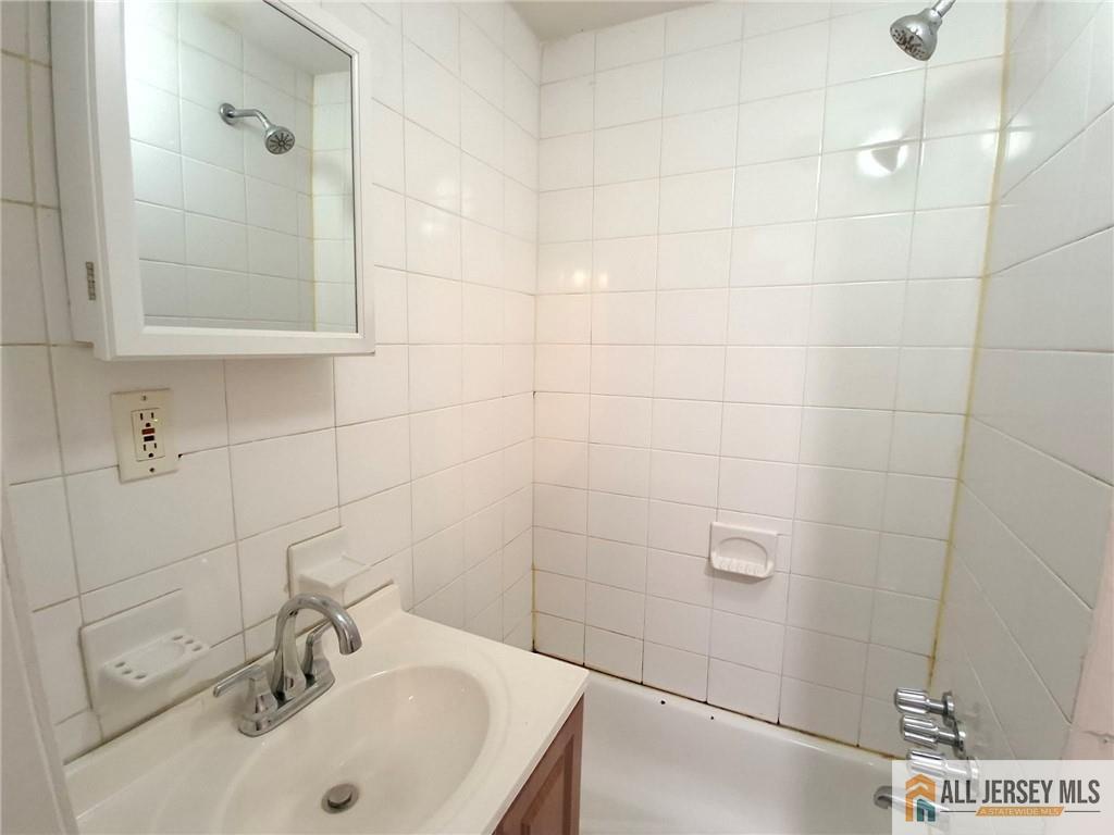 27 Obert Street South River NJ 08882