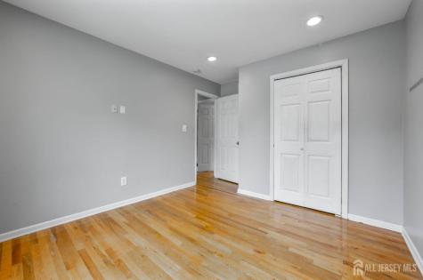 4 Patricia Avenue Edison NJ 08837