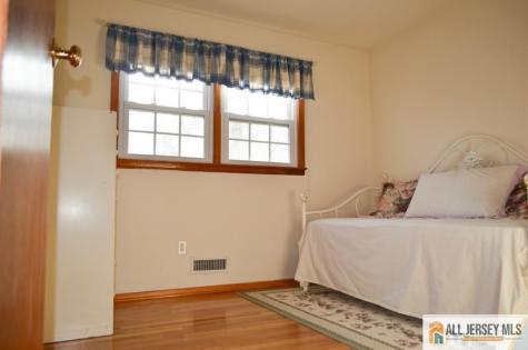 8 Sherwood Road Edison NJ 08820