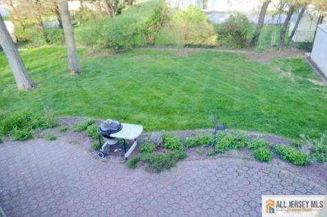 8 Sherwood Road Edison NJ 08820