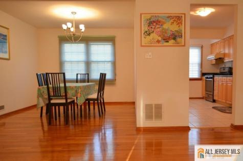 8 Sherwood Road Edison NJ 08820