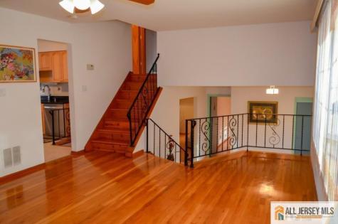 8 Sherwood Road Edison NJ 08820