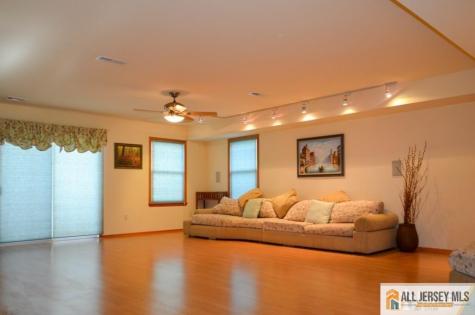 8 Sherwood Road Edison NJ 08820