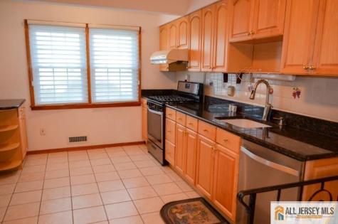 8 Sherwood Road Edison NJ 08820