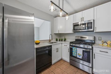 3015 Lighthouse Lane Parlin NJ 08859
