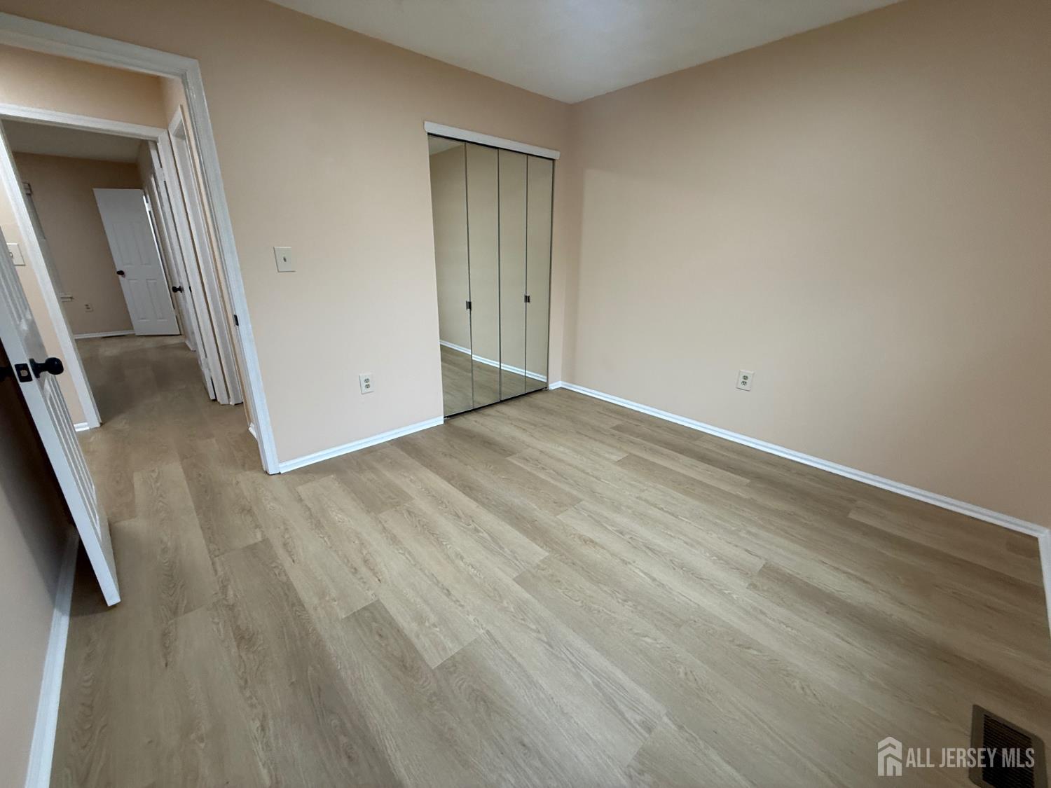 358 Hadleigh Lane North Brunswick NJ 08902