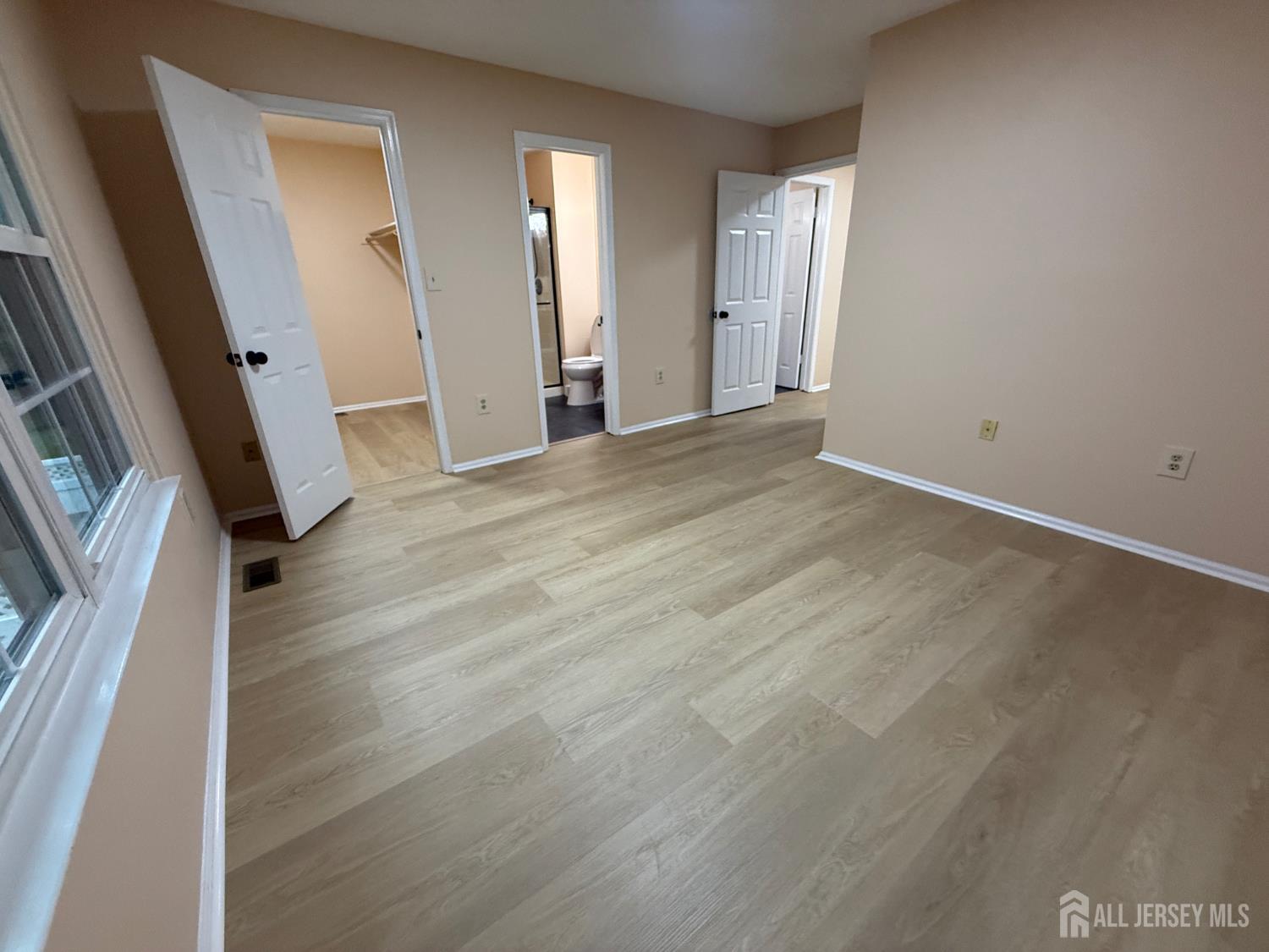 358 Hadleigh Lane North Brunswick NJ 08902