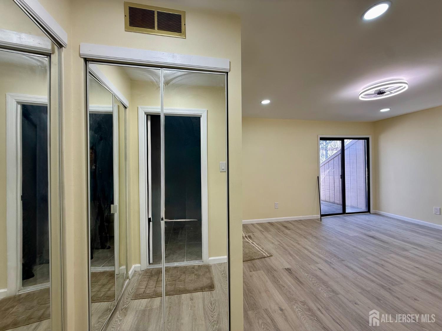 1502 Bromley Estates Clementon NJ 08021