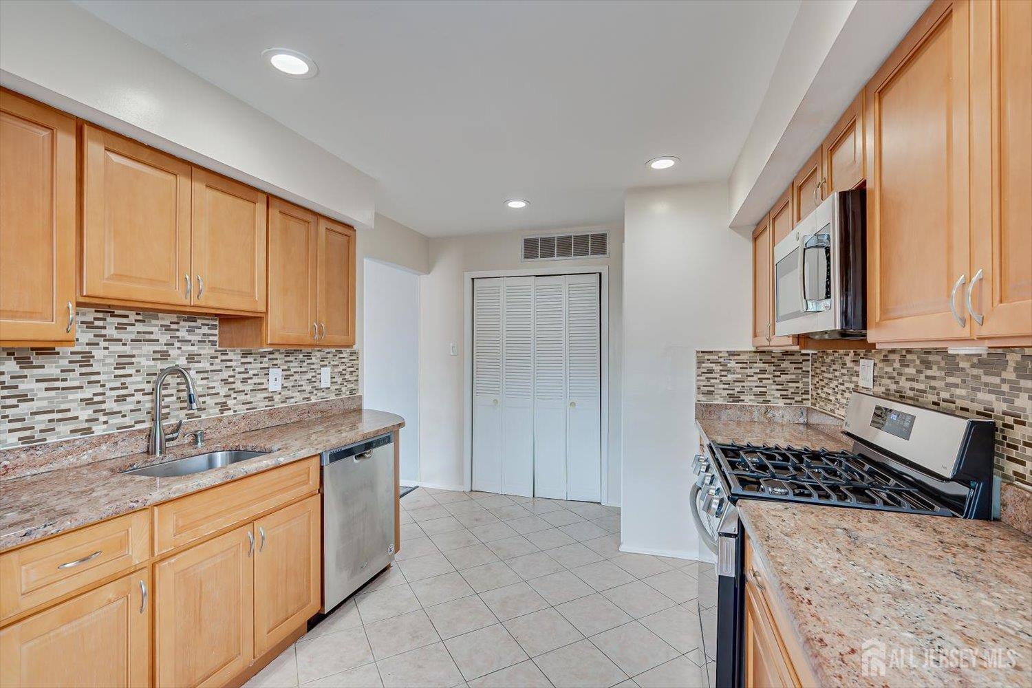 312 Edison Glen Terrace Edison NJ 08837
