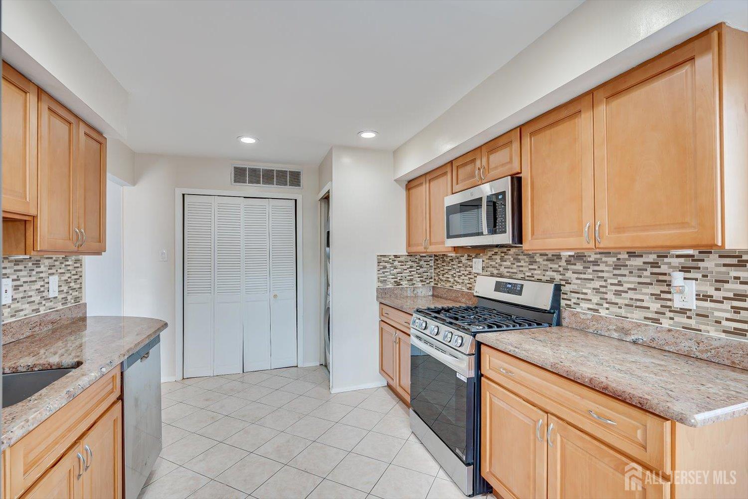 312 Edison Glen Terrace Edison NJ 08837