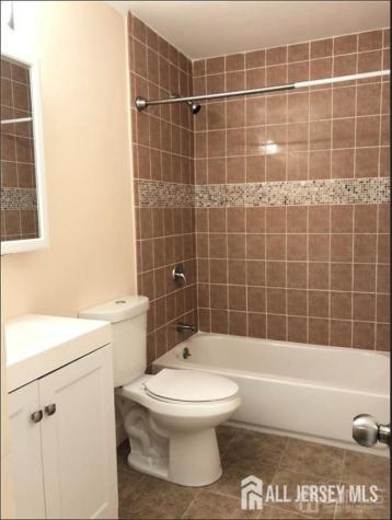 1 Mochen Court Sayreville NJ 08872