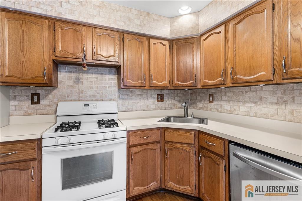 84 Diamond Lane Old Bridge NJ 08857