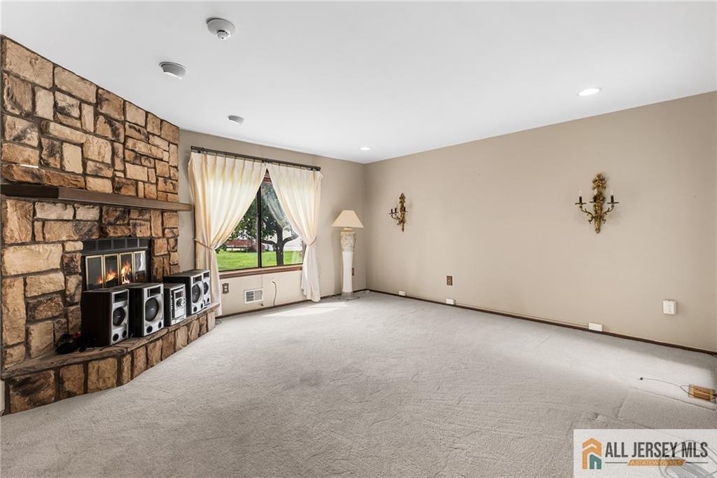 84 Diamond Lane Old Bridge NJ 08857