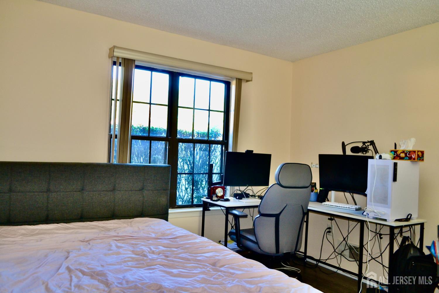 329 Wycoff Way W East Brunswick NJ 08816