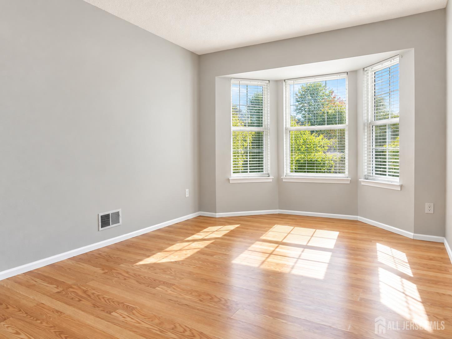 323 Wimbeldon Court North Brunswick NJ 08902