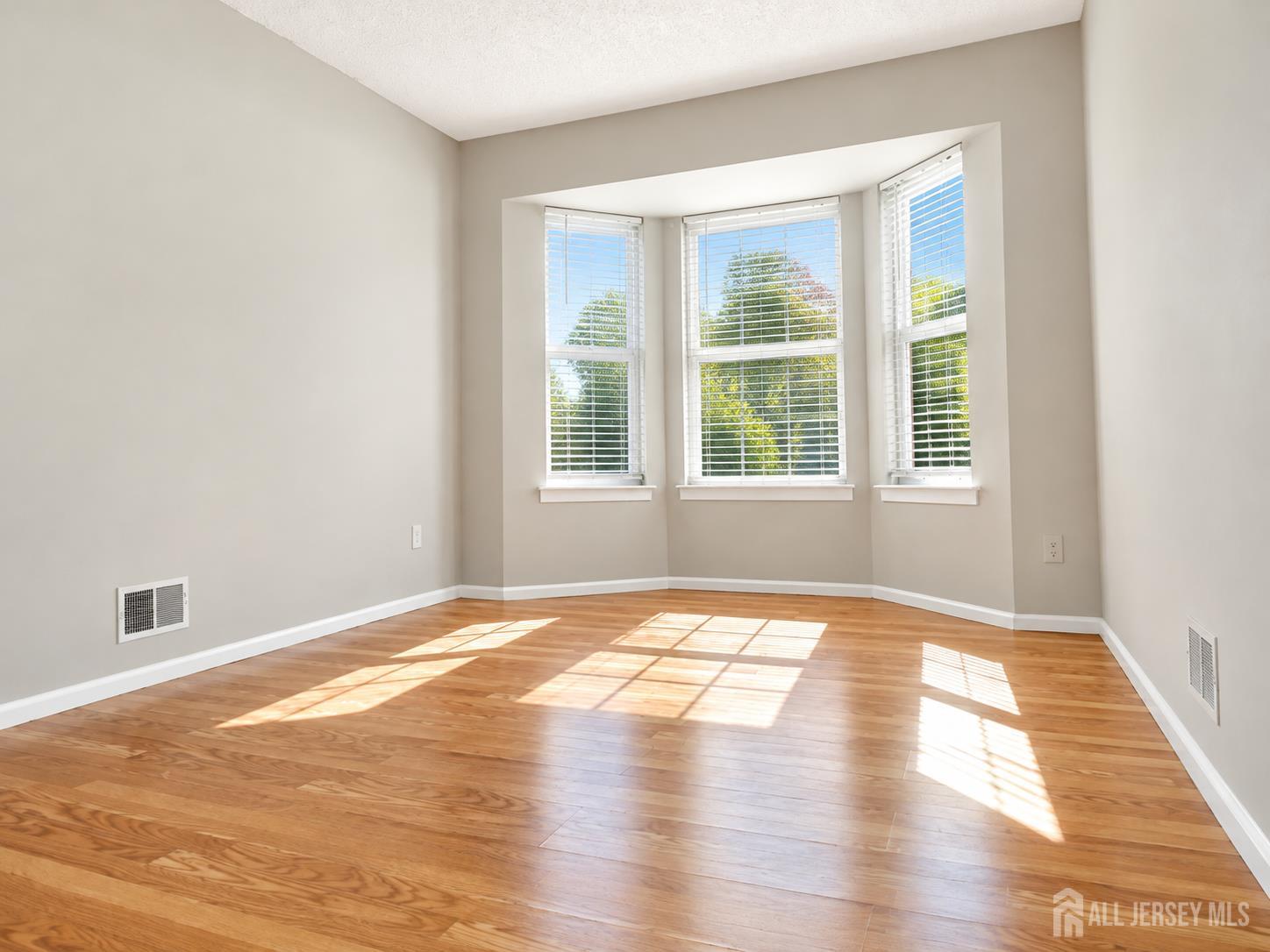 323 Wimbeldon Court North Brunswick NJ 08902
