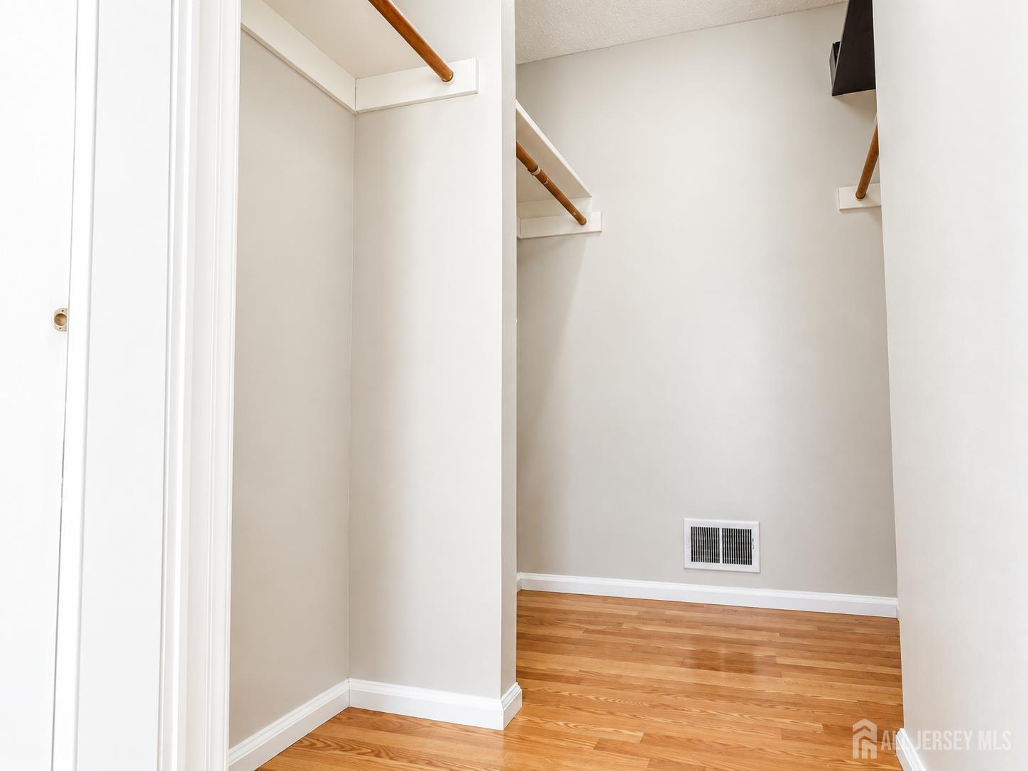 323 Wimbeldon Court North Brunswick NJ 08902