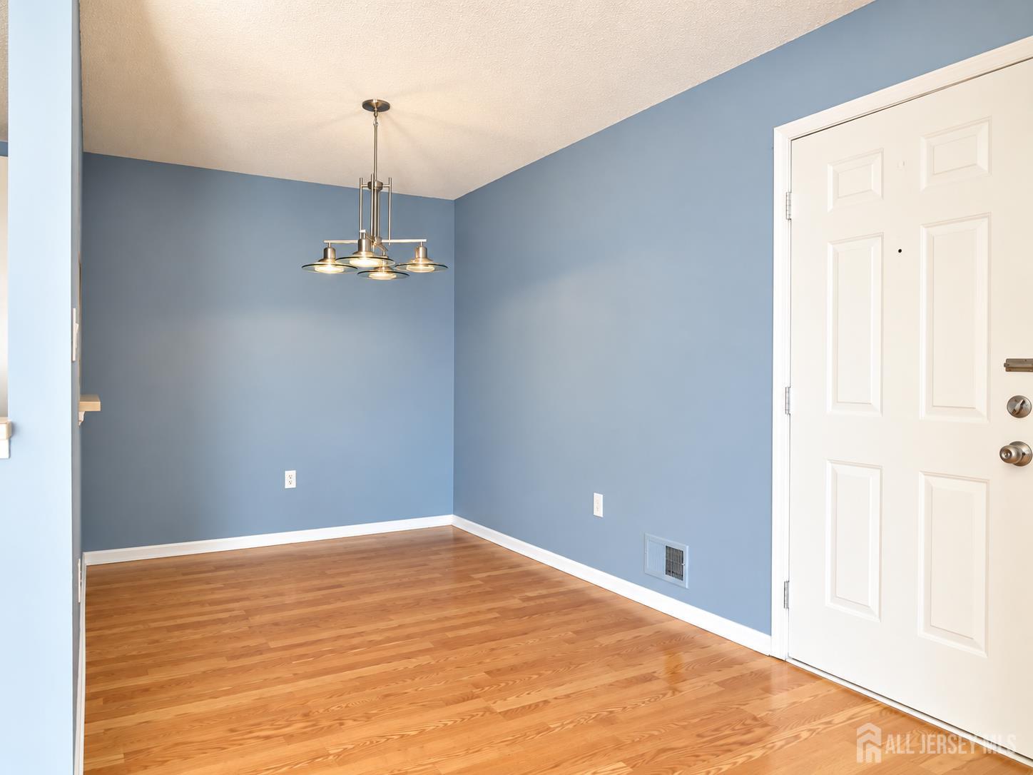 323 Wimbeldon Court North Brunswick NJ 08902