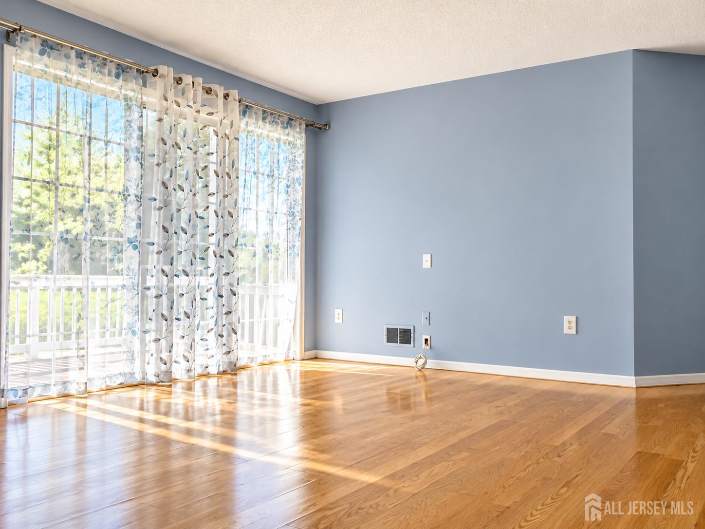 323 Wimbeldon Court North Brunswick NJ 08902