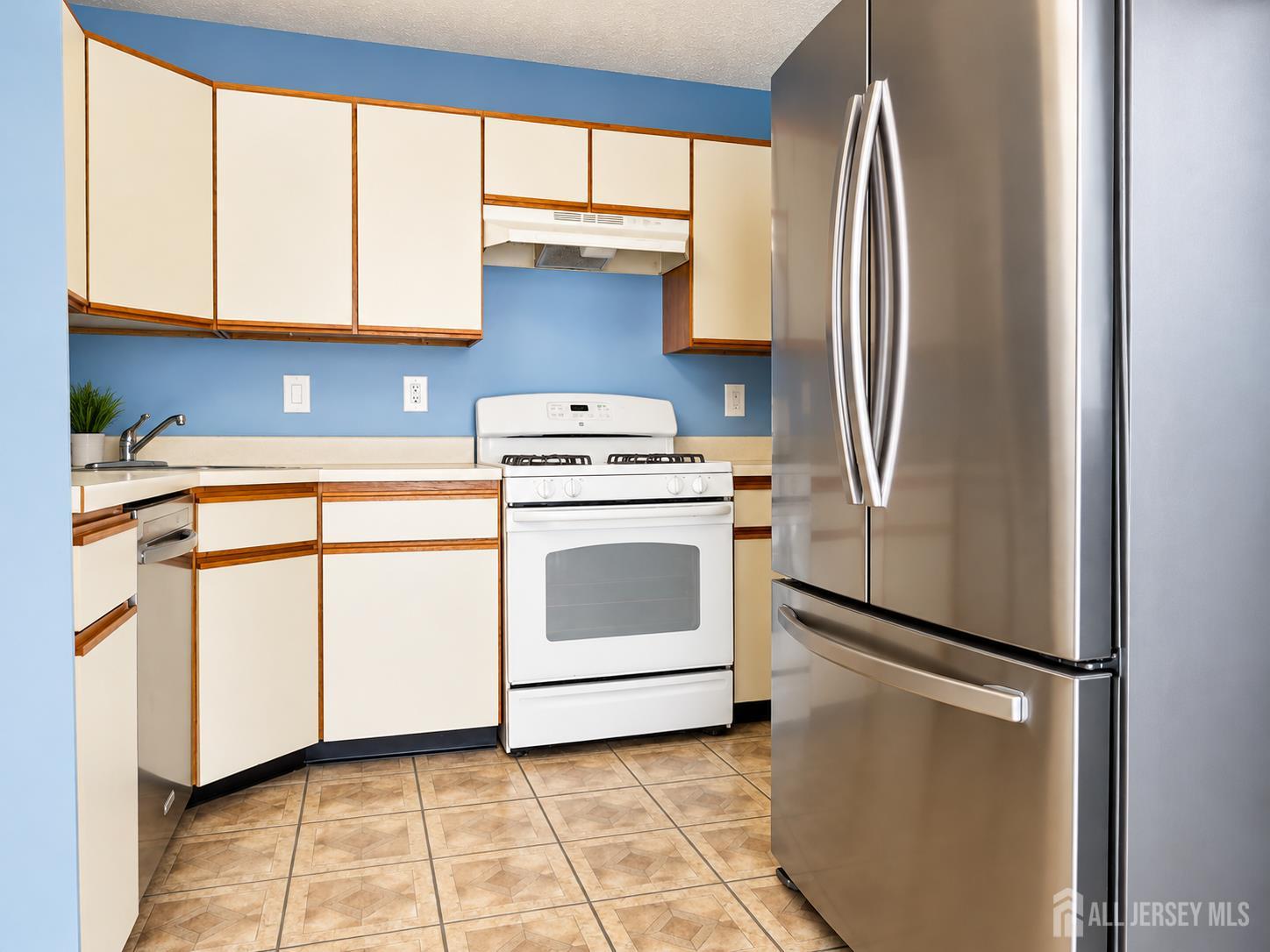 323 Wimbeldon Court North Brunswick NJ 08902