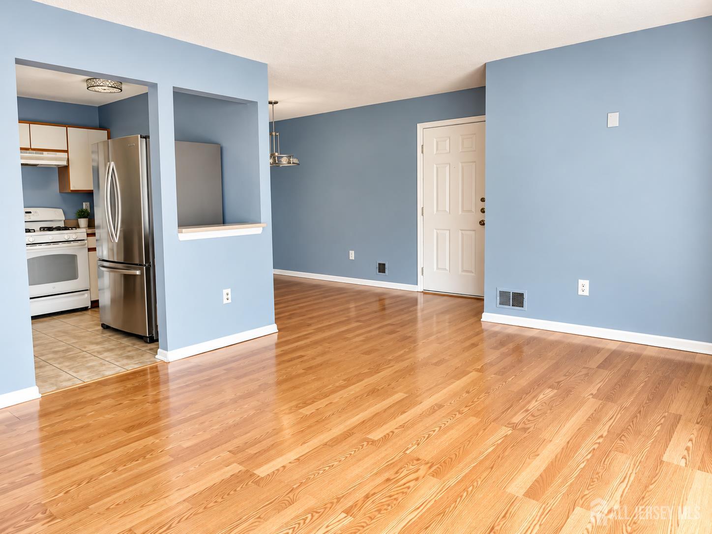 323 Wimbeldon Court North Brunswick NJ 08902