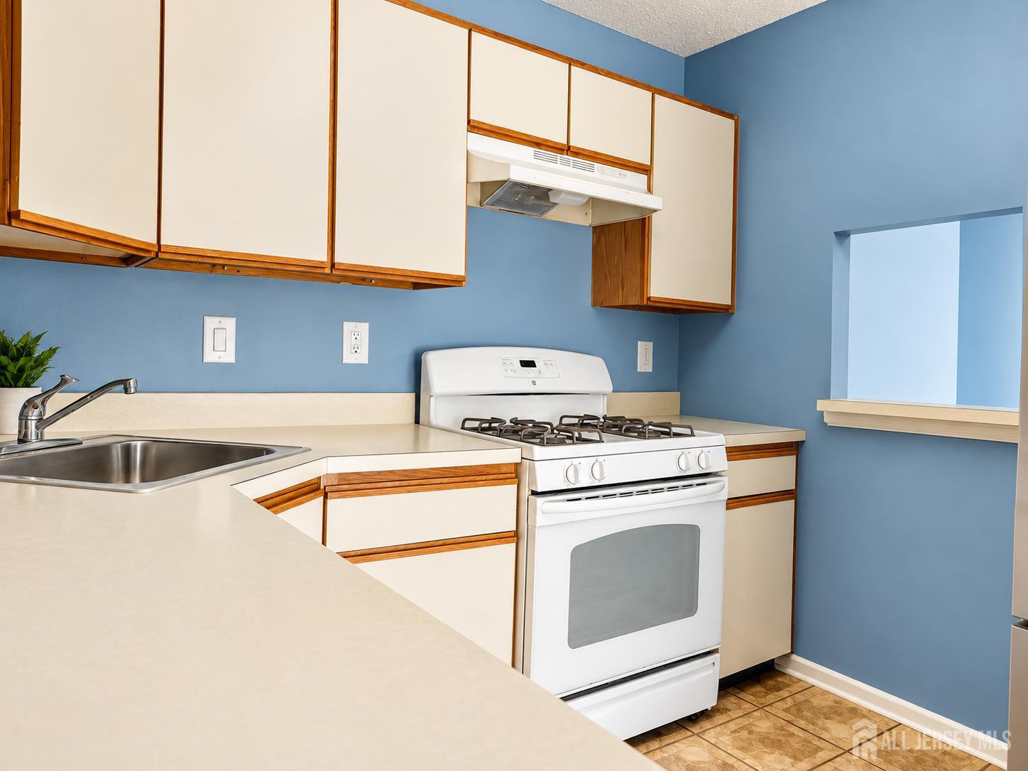 323 Wimbeldon Court North Brunswick NJ 08902