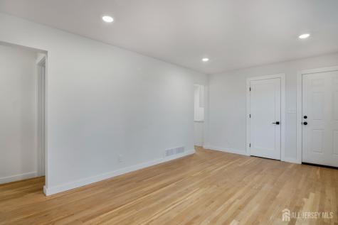 4 Morris Avenue Edison NJ 08837