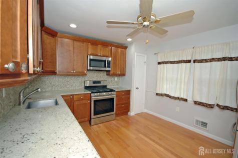 4 White Oaks Drive Sayreville NJ 08872