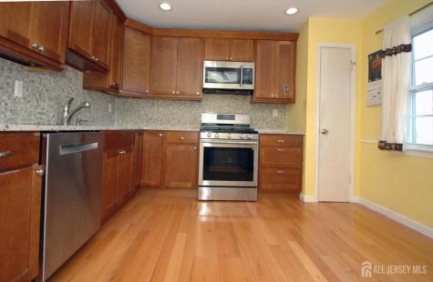 4 White Oaks Drive Sayreville NJ 08872
