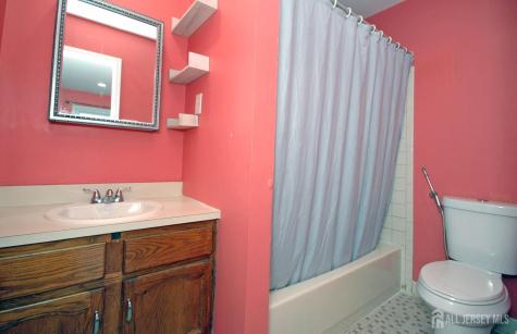 4 White Oaks Drive Sayreville NJ 08872