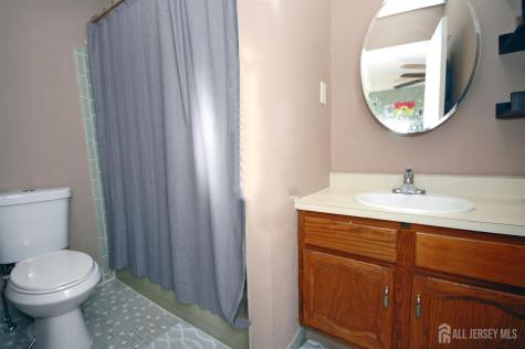 4 White Oaks Drive Sayreville NJ 08872