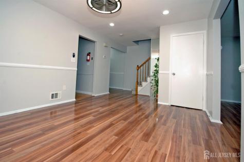 4 White Oaks Drive Sayreville NJ 08872